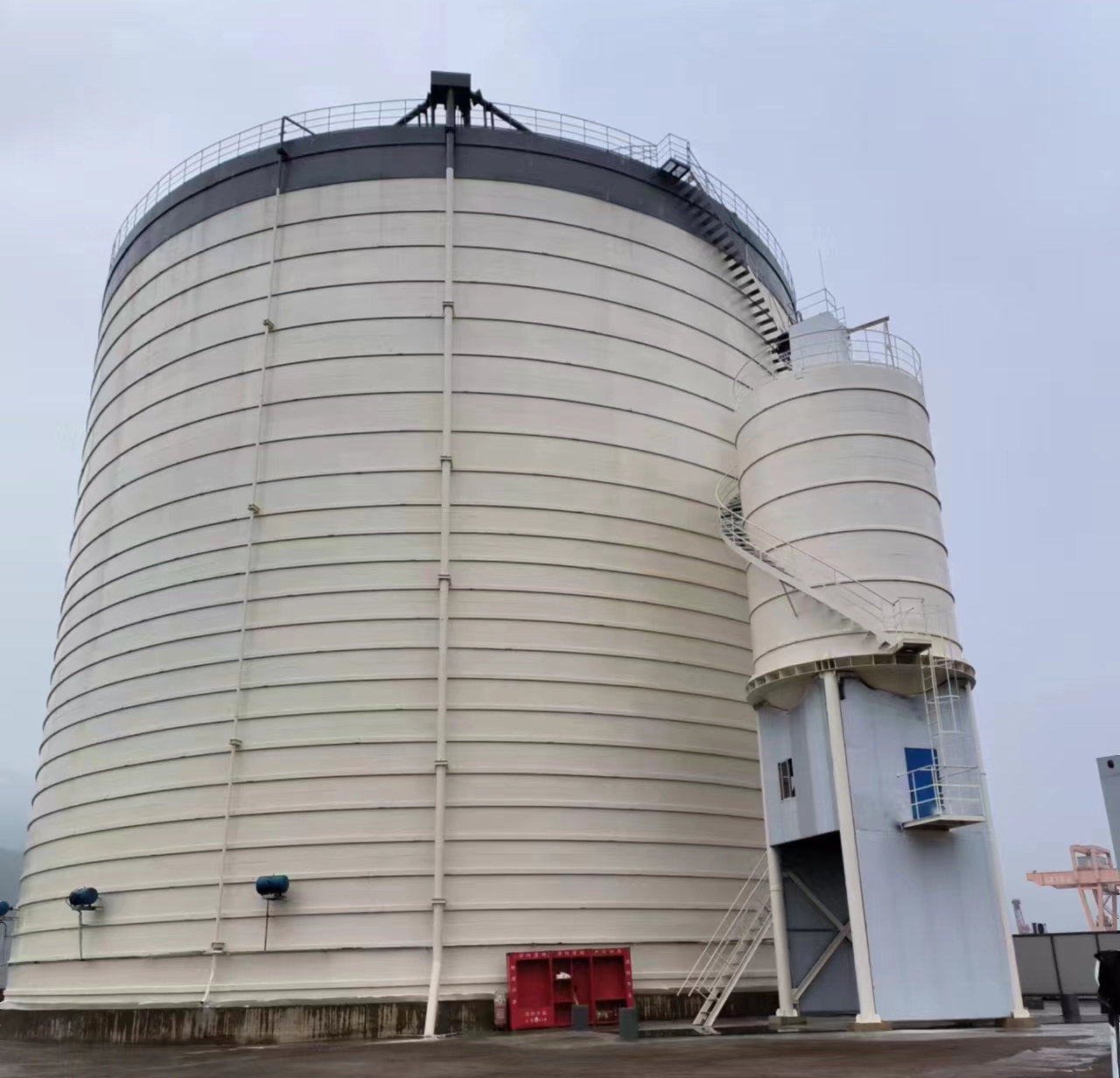 新青10万吨水泥钢板库